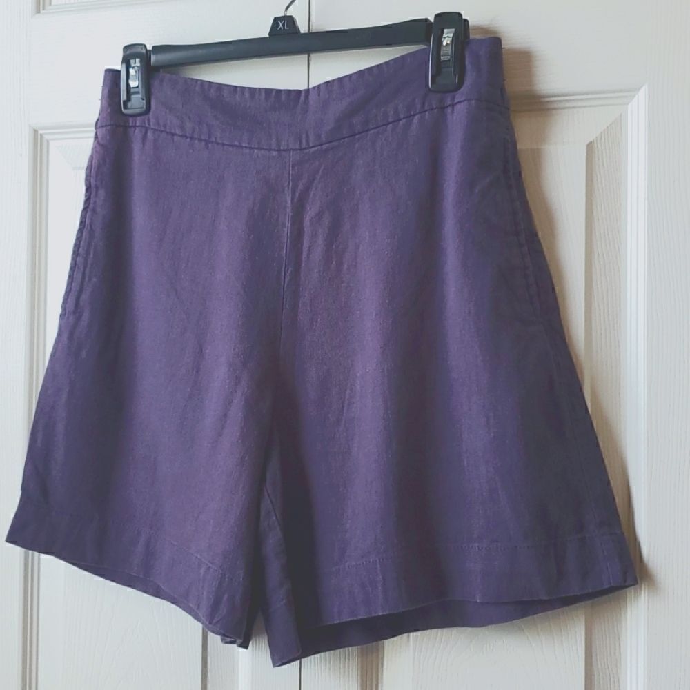Anko womans linen shorts,  size 10, navy blue